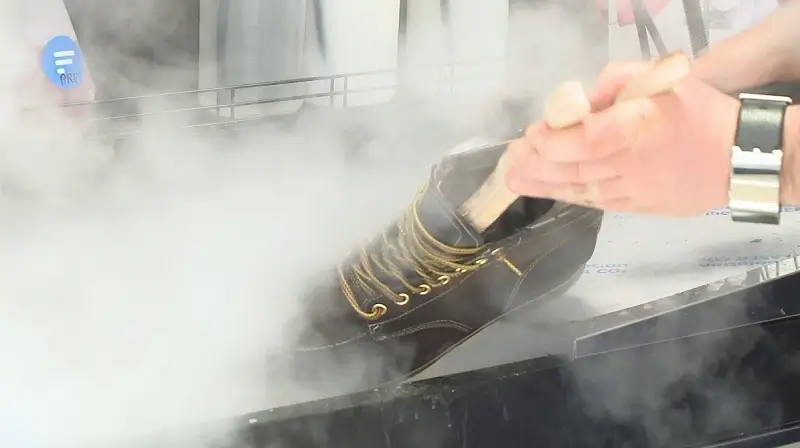 Remove-Shoe-Creases-with-Steam