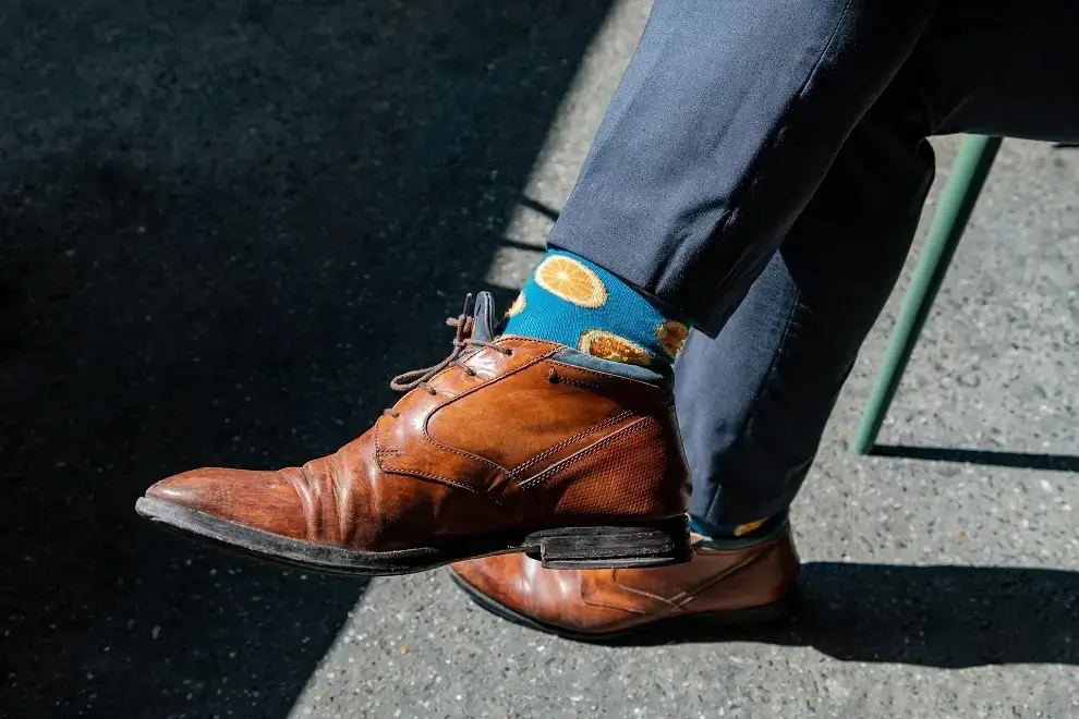 Brown-Shoes-With-Colorful-Socks