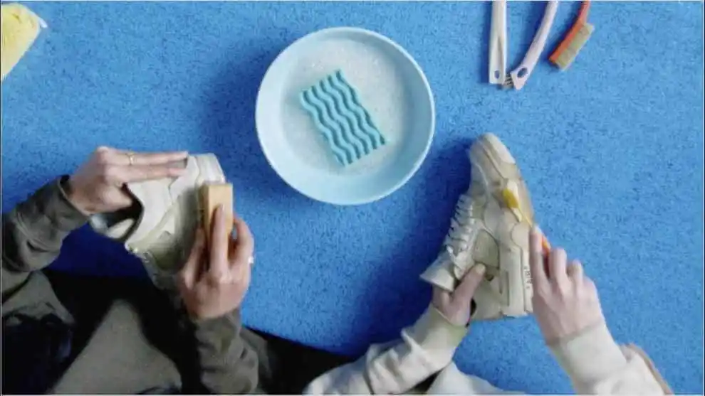 HOW-TO-CLEAN-NIKE-SNEAKERS-AT-HOME