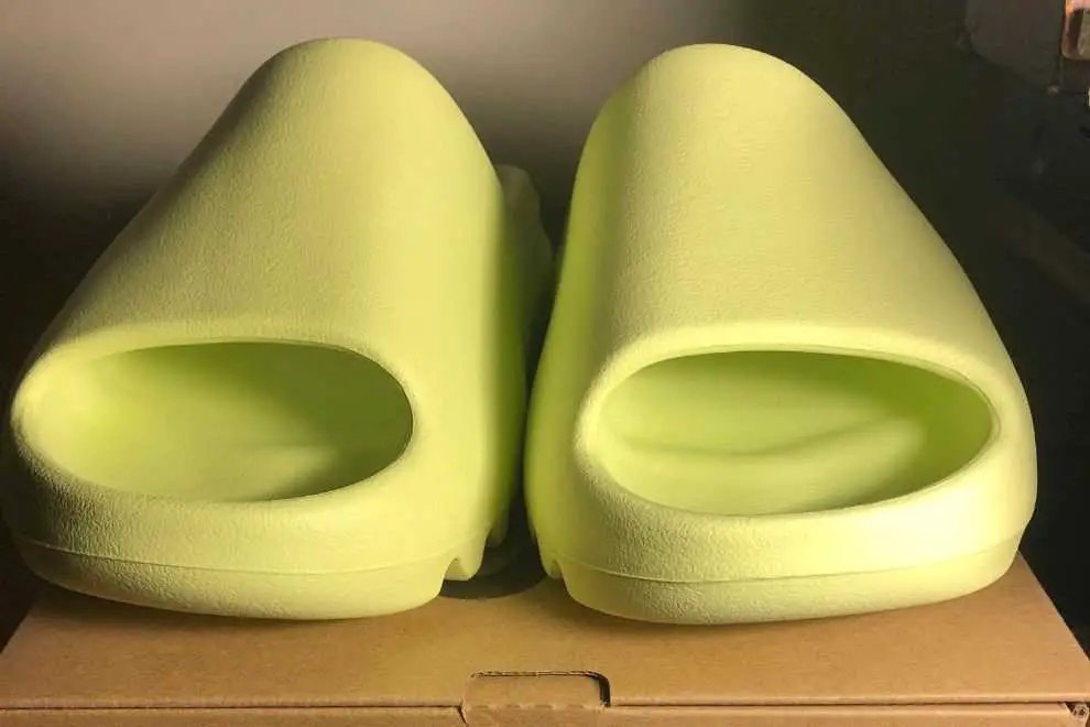 How-To-Size-Yeezy-Slides