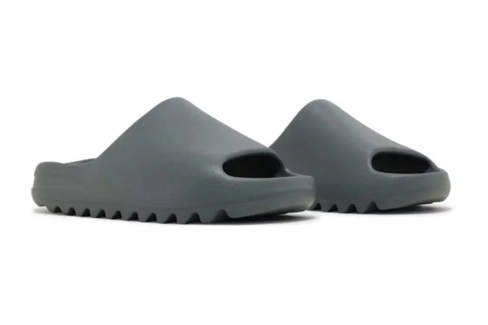 How-big-should-you-get-your-Yeezy-slides