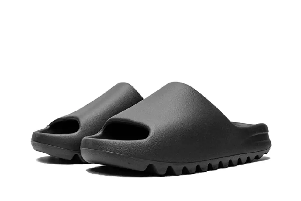 How-to-Clean-Yeezy-slides-onyx