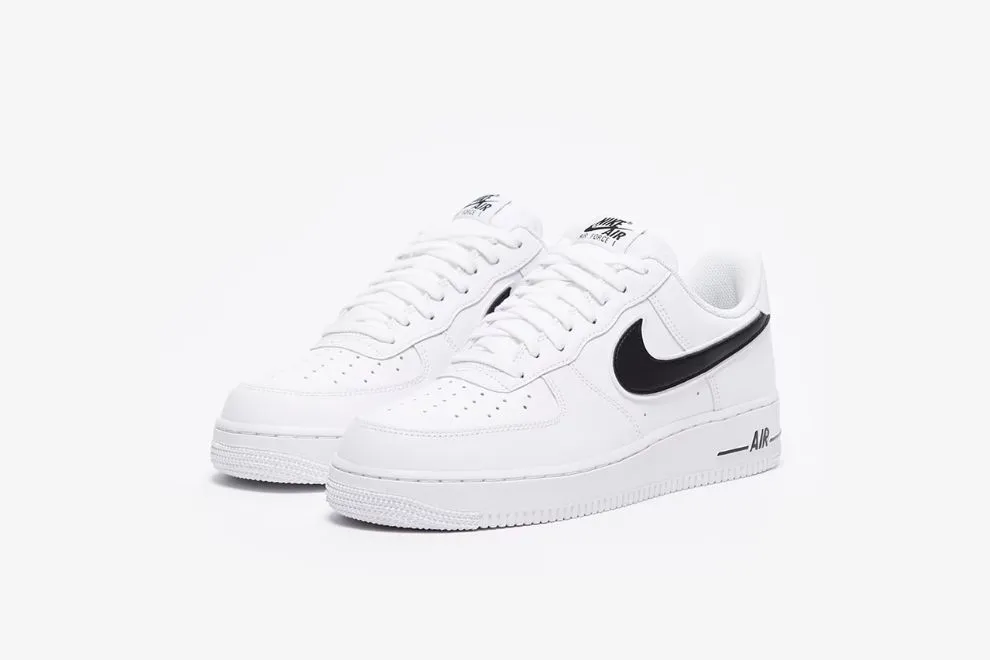 how-to-clean-white-nike-shoes